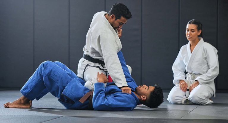 BJJ people training.