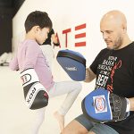 siyar-teaching-boy-knees-strikes